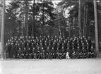 Gruppbild volontärskolan 1900. Infanterivolontärskolan Karlsborg, senare rekrytskolan för infanteriets officers- och reservofficersaspiranter, 1878 - 1927.