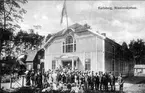 Karlsborgs missionskyrka, Kungsgatan, omkring 1920. Till vänster Ateljé Byqvist.