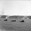 Uppvisningar från Fallskärmsjägarskolans dag år 1964 på Flugebyn, Karlsborg.