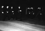 F6 Karlsborg 1959. Förbimarch för chefen F6 efter krigsmans erinran i Garnisonskyrkan. Från vänster: 1. fältflygare Danielsson, överfurir Edén, fanjunkare Carlsson, kapten Lindahl. Chefen F6 överste Söderlindh flankeras av överstelöjtnant Dahlberg och kapten Paulsen.