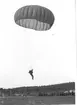 Fallskärmsjägarskolan Karlsborg 1955.Fallskärmshoppning.