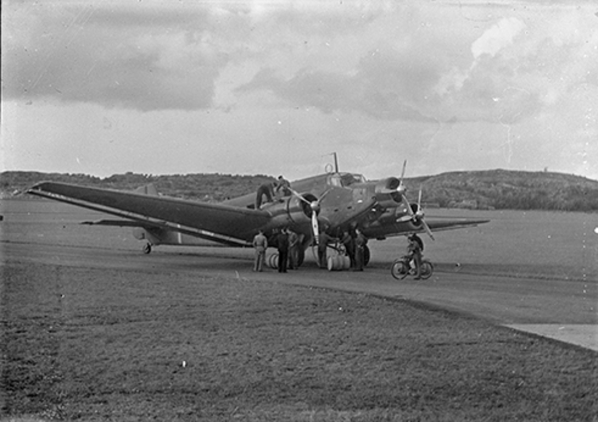 Tankning av flygplan TP 5, Junkers Ju 52.