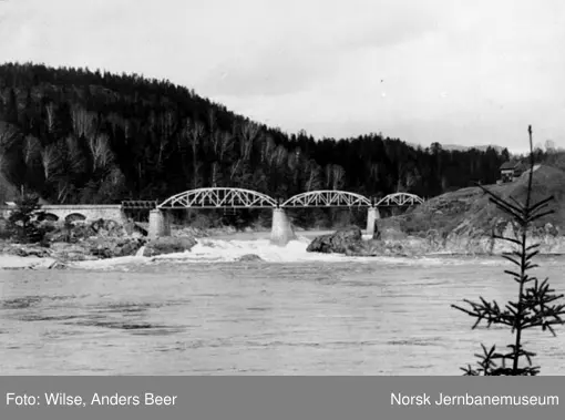 Bru over Drammenselva ved Døvikfoss