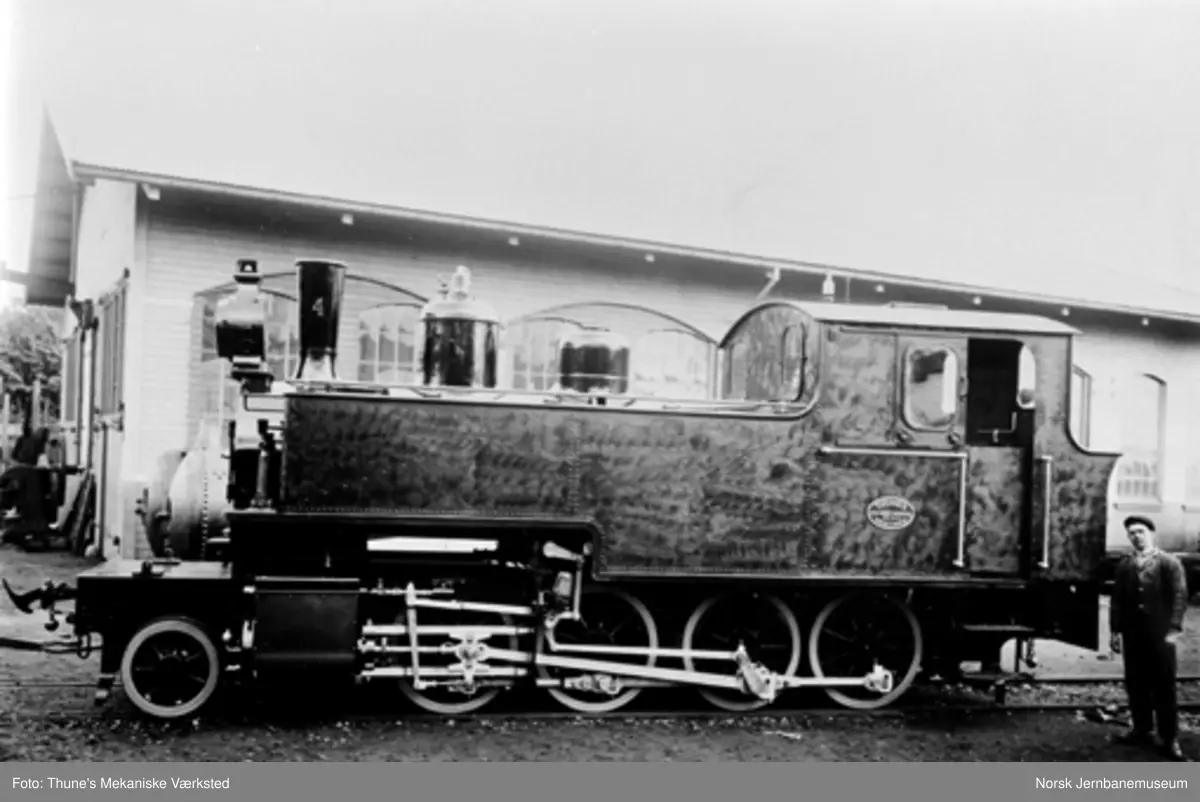 Leveransefoto av Holmestrand-Vittingfossbanens damplokomotiv nr. 4