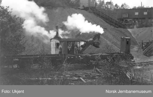 Grohei pukkverk med den gamle Bucyrus-gravemaskin tilhørende anlegget Kristiansand-Moi