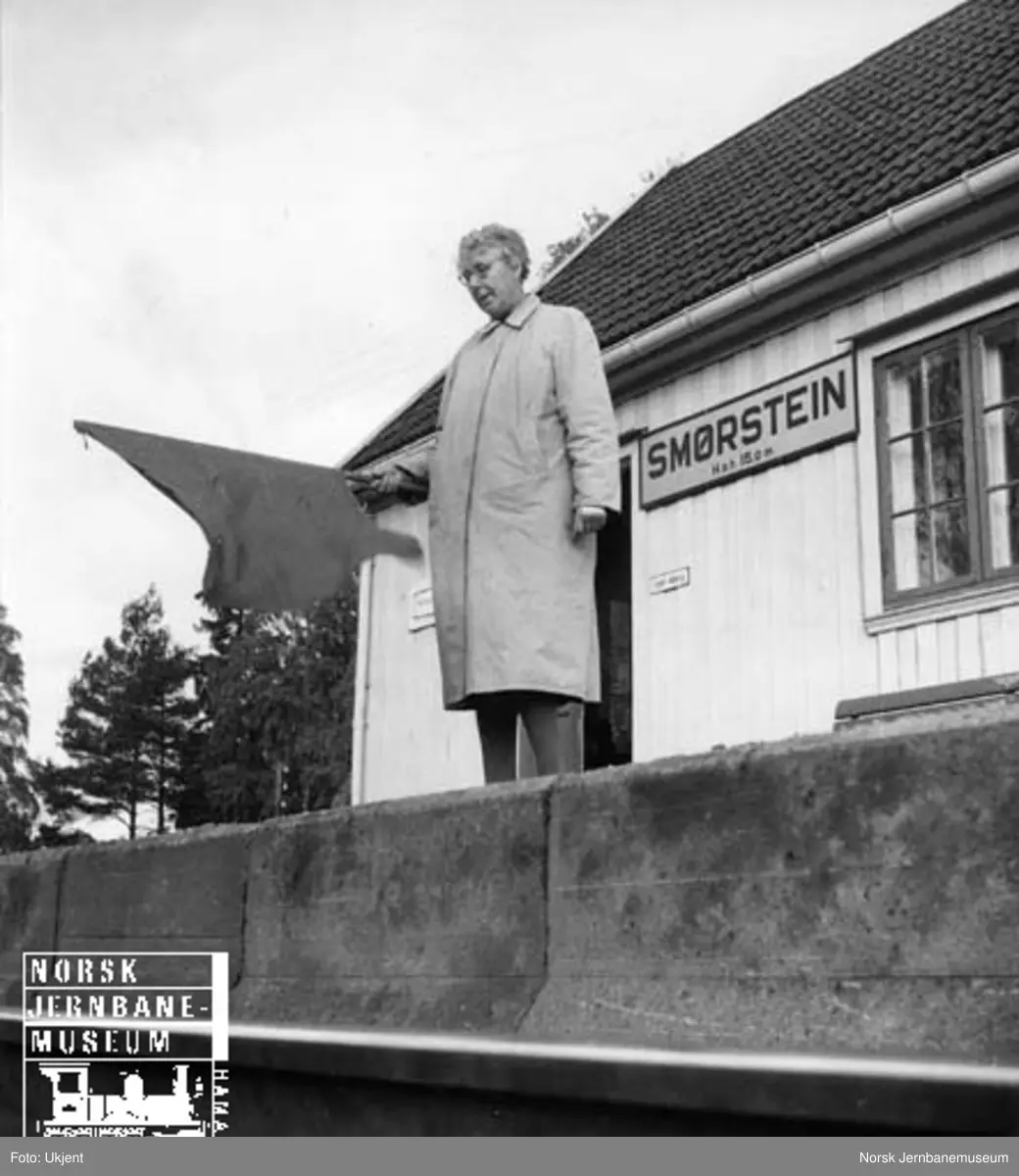 Ekspeditør Mathilde Skogly på Smørstein stoppested