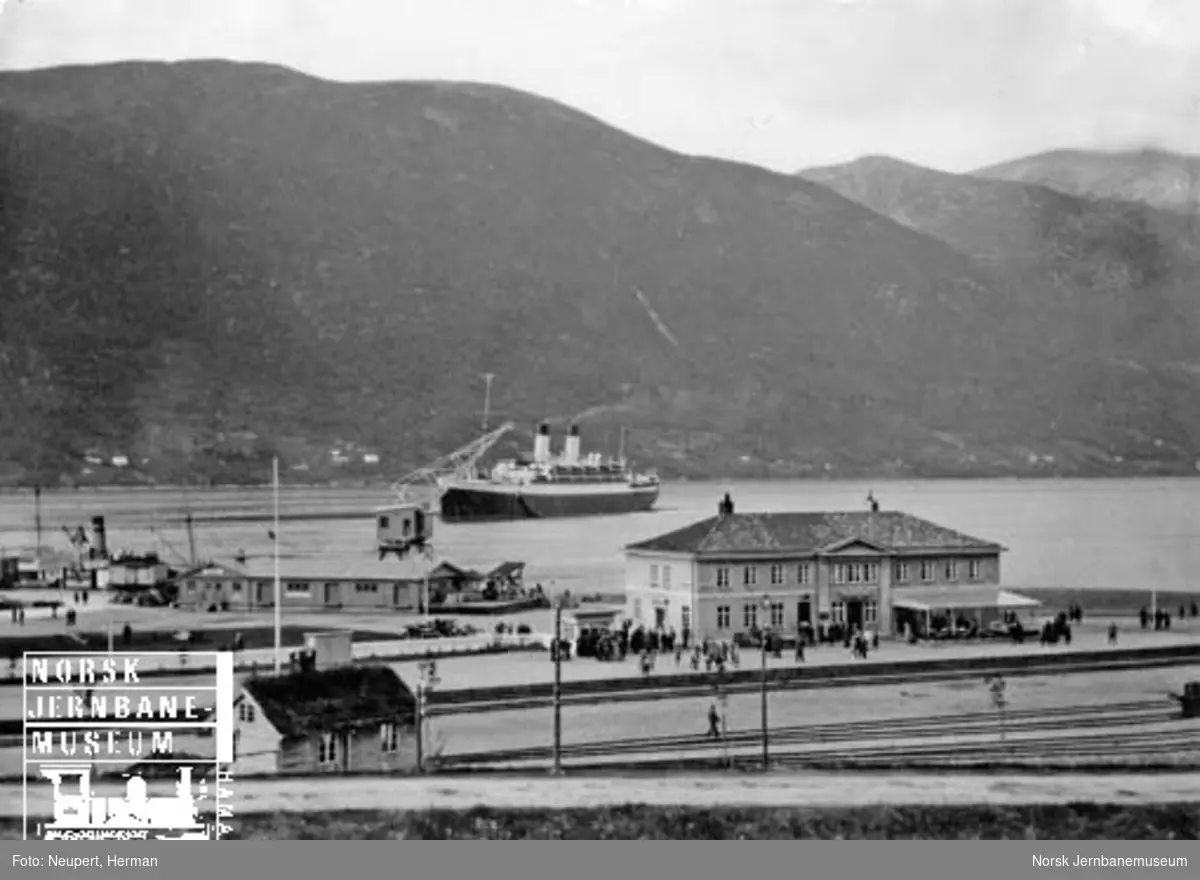 Åndalsnes stasjon