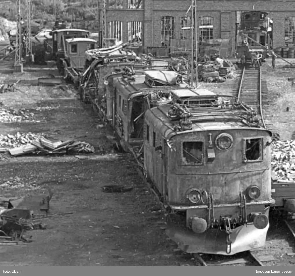 Jernbanens verksted i Narvik etter bombingen i 1940