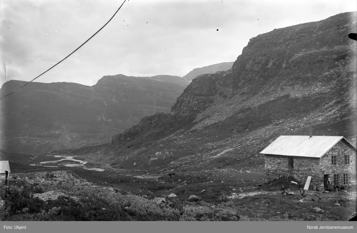 Bergensbanens anlegg; parti fra Myrdal med utsikt fra tunnelinnslag ved Geithammer