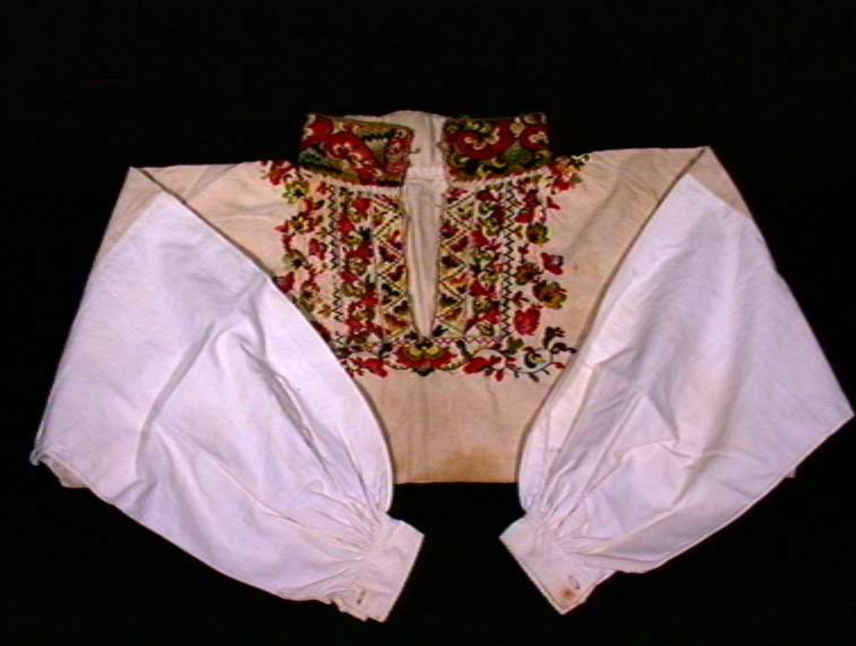 Skjorte ca 1800-1850 Aust-Telemark