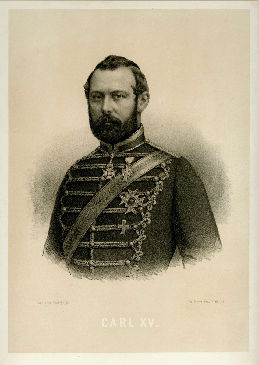 Portrett, brystbilde av Karl XV i uniform med ordensbånd og ordener