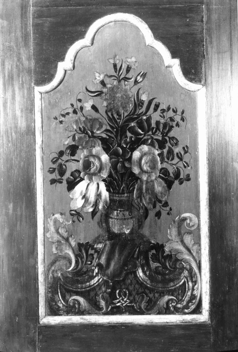 Skatoll i to deler. Med blomsterdekor
