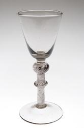 Glass etter Randi Marie Johannessen på Norsk Folkemuseum