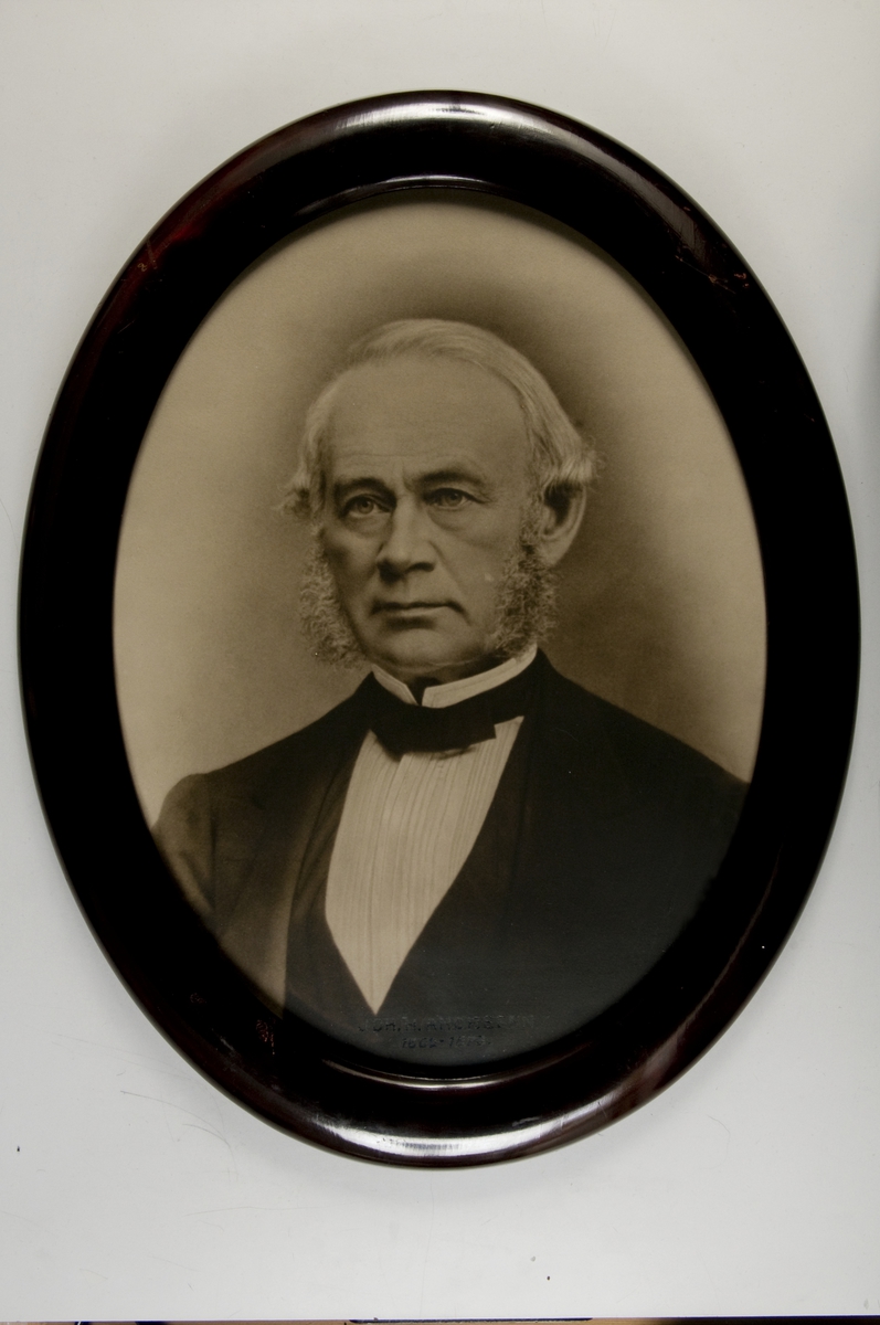 Fotografi i ramme. Portrett av Joh. H. Andresen (1815-1874)