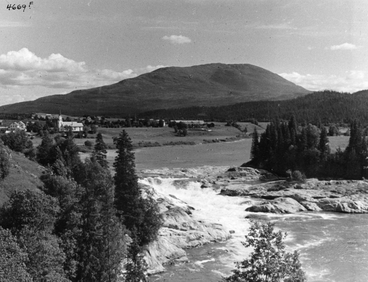 Øvre Fiskumfoss, Harran i Grong kommune, Nord-Trøndelag. 