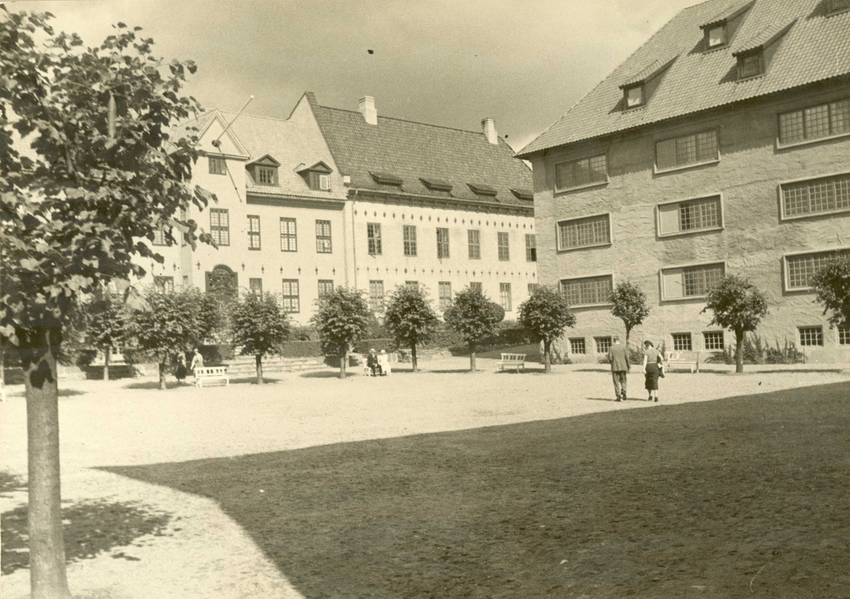 Torget med bybygning og bygning for bygdekultur. Norsk Folkemuseum, Oslo 1934.