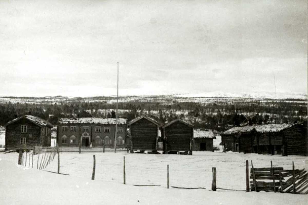 Odden, Narjordet, Os, Nord-Østerdal, Hedmark 1937. Gården sett fra jorde, vinterbilde.