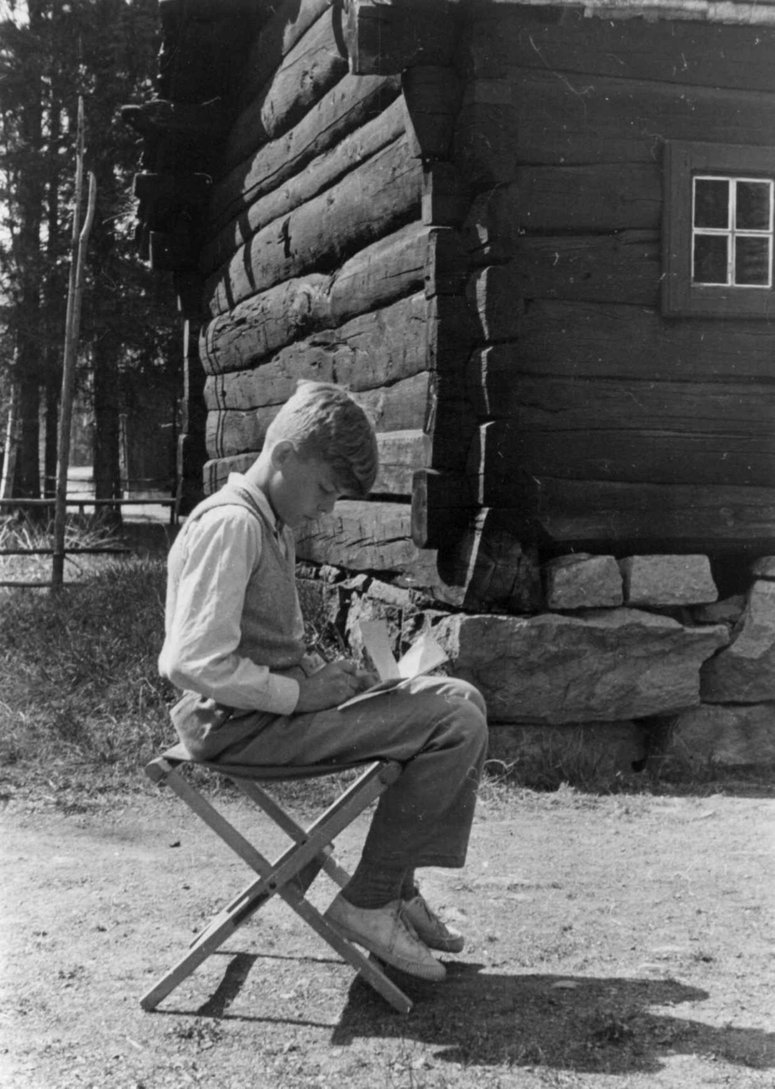 Skolebarn i Hallingdalstunet på Norsk folkemuseum, 1951.