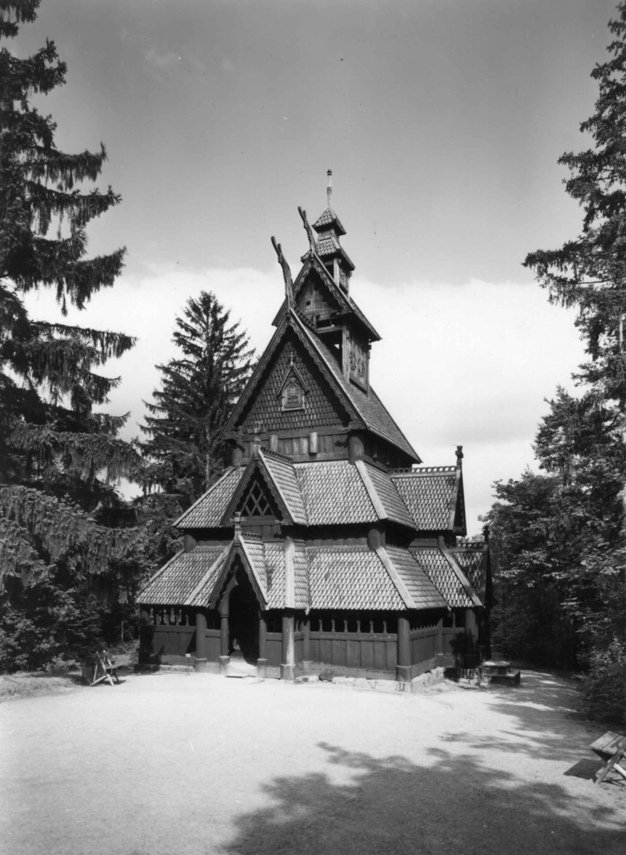 Stavkirken fra Gol i Hallingdal. Fotografert på Norsk folkemuseum (Kong Oscars IIs samlinger), september 1953.