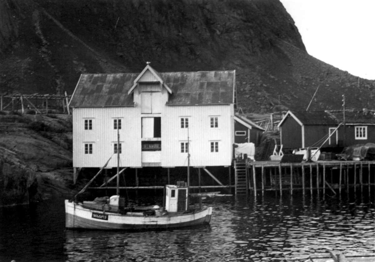 Å i Moskenes
Fra dr. Eivind S. Engelstads storgårdsundersøkelser 1954.