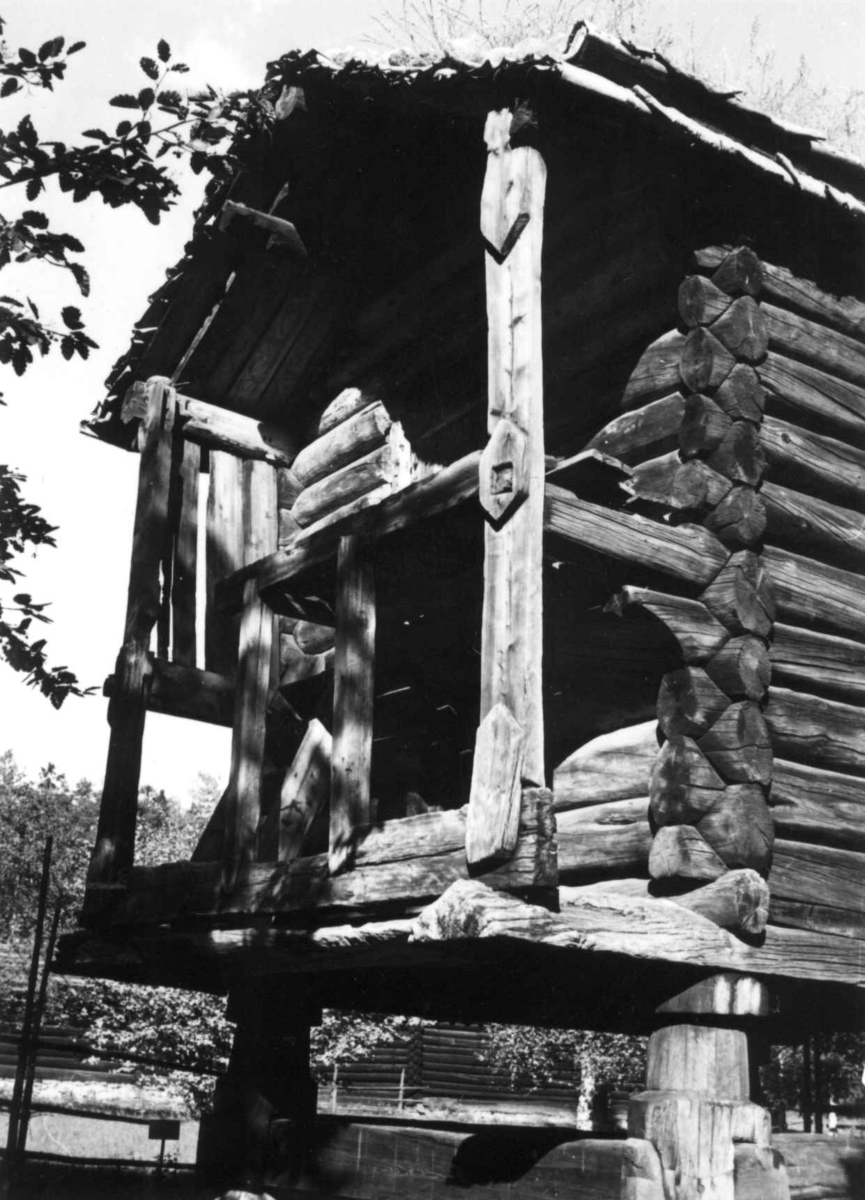 Loft fra Holshagen, Hol. Fotografert av Carsten Hopstock, 1960.