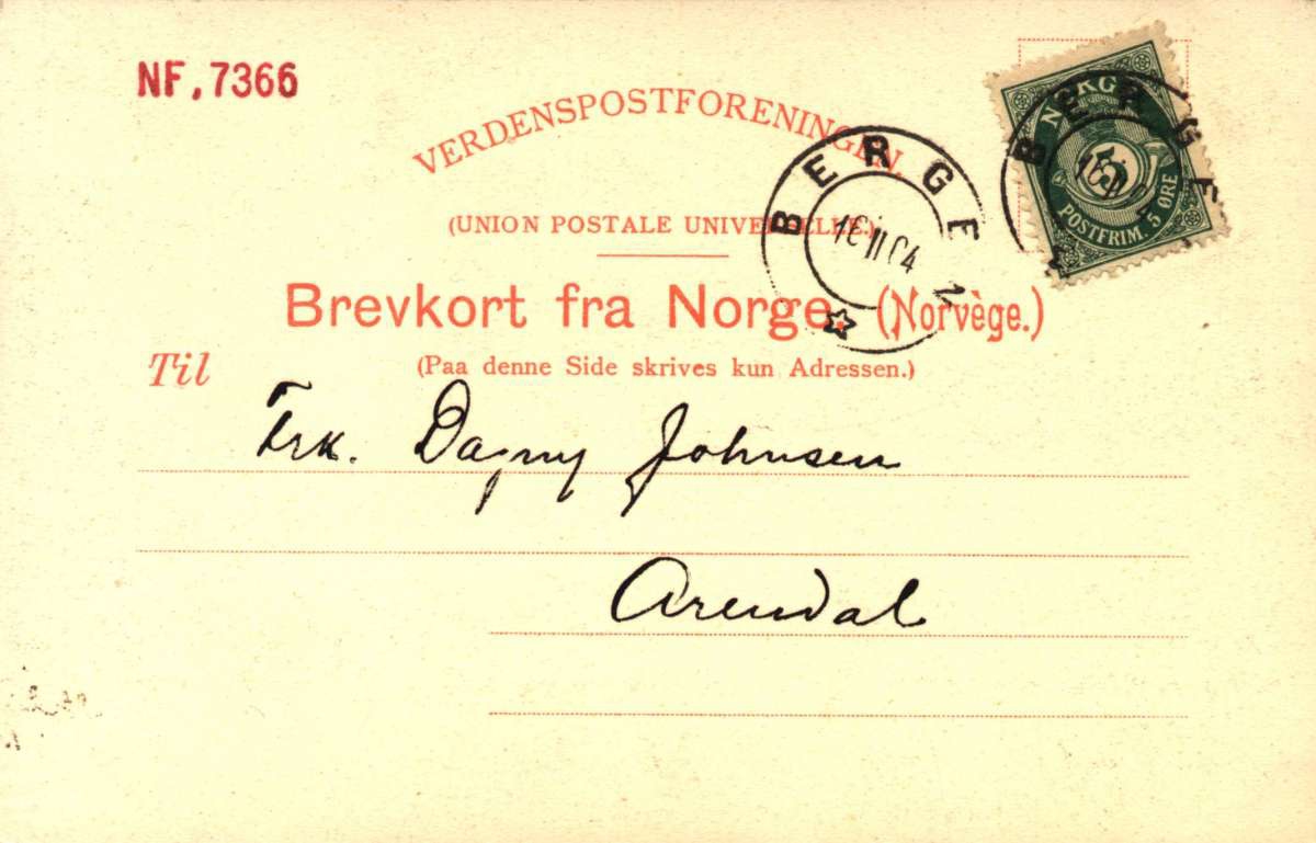 Postkort. Langs fjorden ligger Håkonshallen, Kommandantboligen pg Valkendorftårnet, Bergen. Stemplet 06.11.1904.