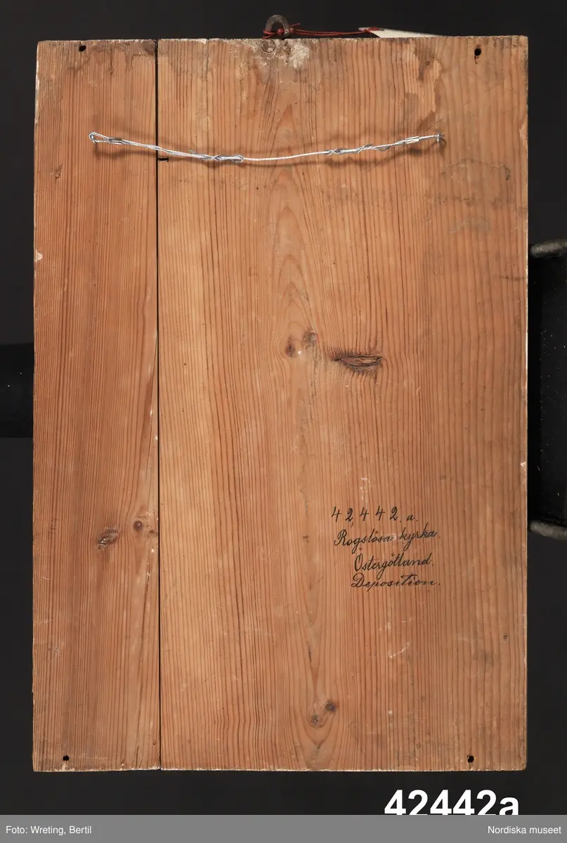 Huvudliggaren:
"Tal fr. Rogslösa kyrka, Dals hd, Östergötland.
a. Två tal af Gustaf III. Båda tryckta i Stockholm, det ena 1771, det andra 1772. Inom ramar.
b. Tal af Karl XIII. Från 1810. Inom ram.
Dep. af Rogslösa församling, Österg. gm prosten kyrkoh. P. Lundborg, Rogslösa 22/10 1881."