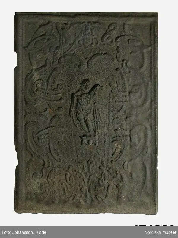 Huvudliggaren:
"12 järnhällar.
a) Märkt 'KEJSARE'.
b) Märkt 'SIMSON SLET LEYONET SÖNDER / HUSEBY BRUK'.
c) -
d) -
e) -
f) -
g) 2 st
h) -
i) Märkt 'ÖRMO'.
j) Märkt 'OSCAR'.
k) Märkt 'GUSTAF D:III SVERIGES KONUNG'."