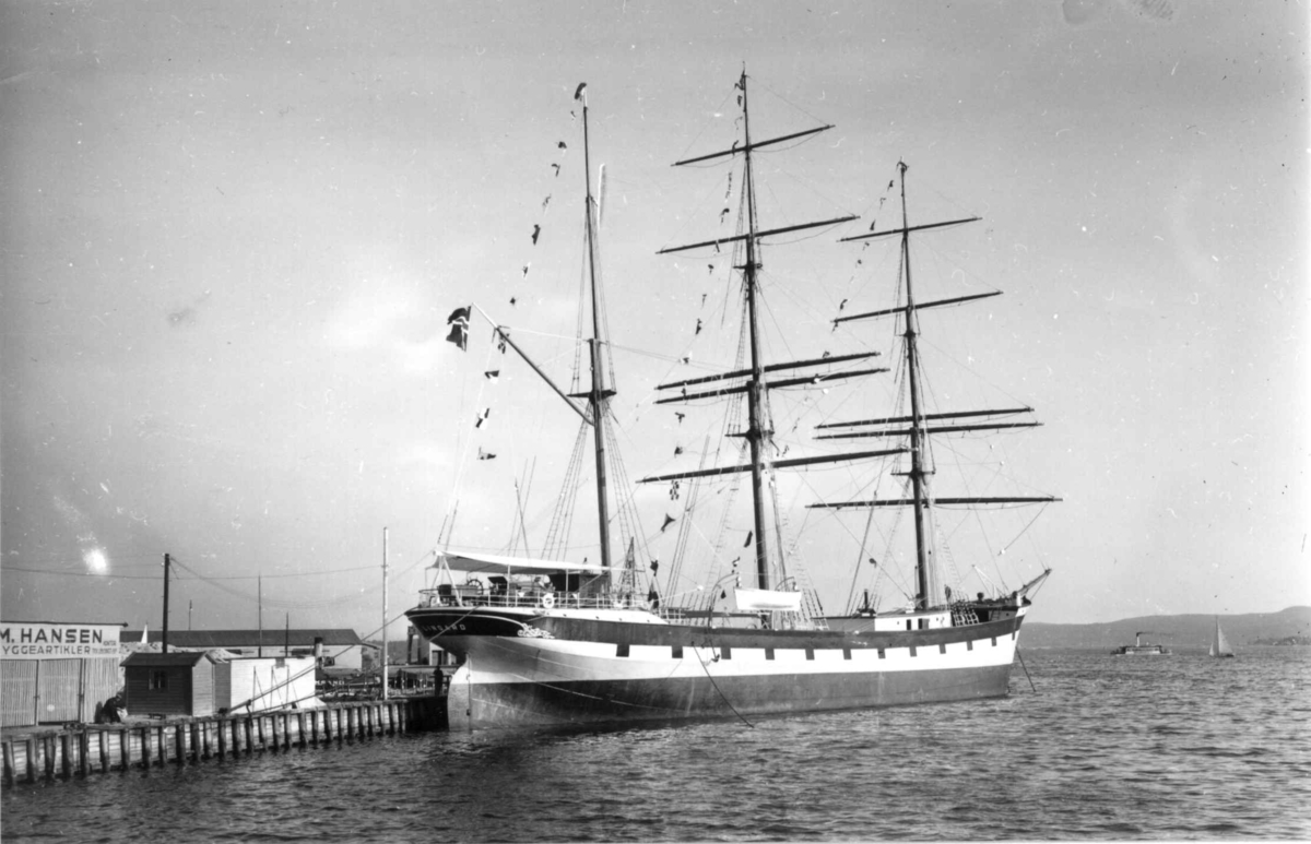 Tremasteren Lingard ved kai, Oslo. 1936.