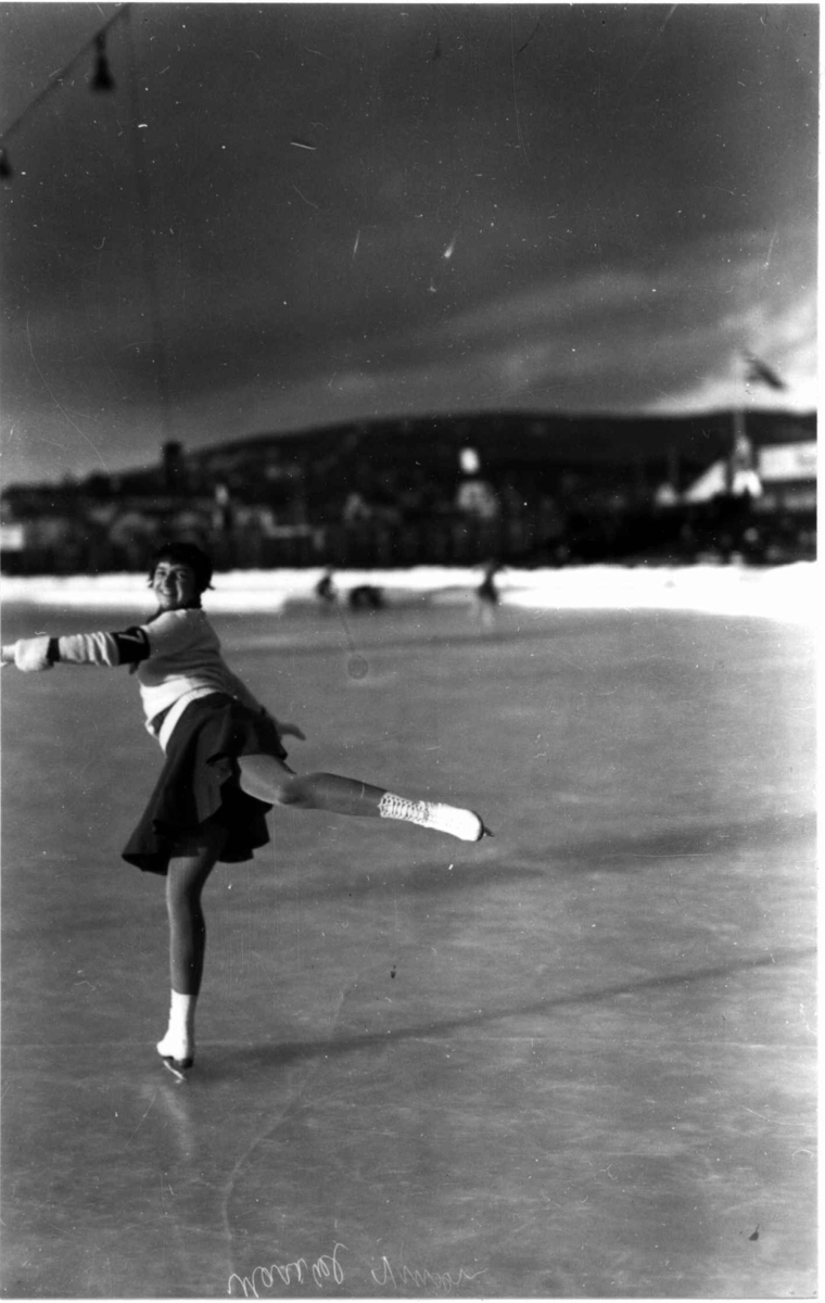 Skøyteløp, Oslo. 25. og 26. februar 1934.
Kunstløper på isen.