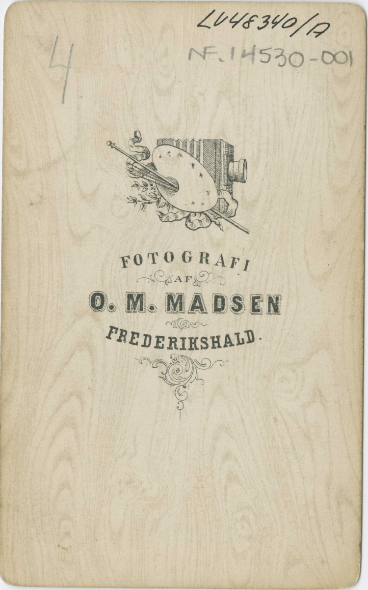 Kvinnedrakt, Halden, Østfold, 1860-årene. Visittkort.