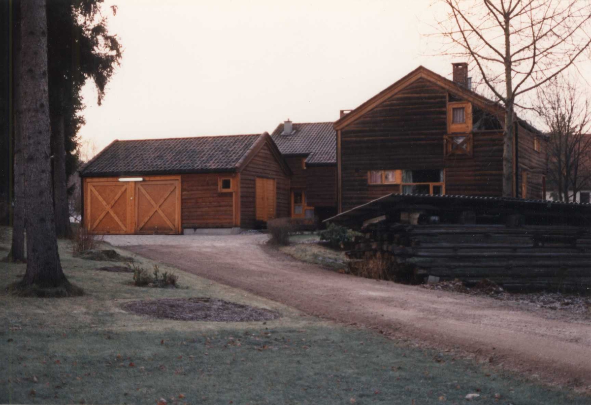 Inspektørboligene på Norsk Folkemuseum, desember 1989.