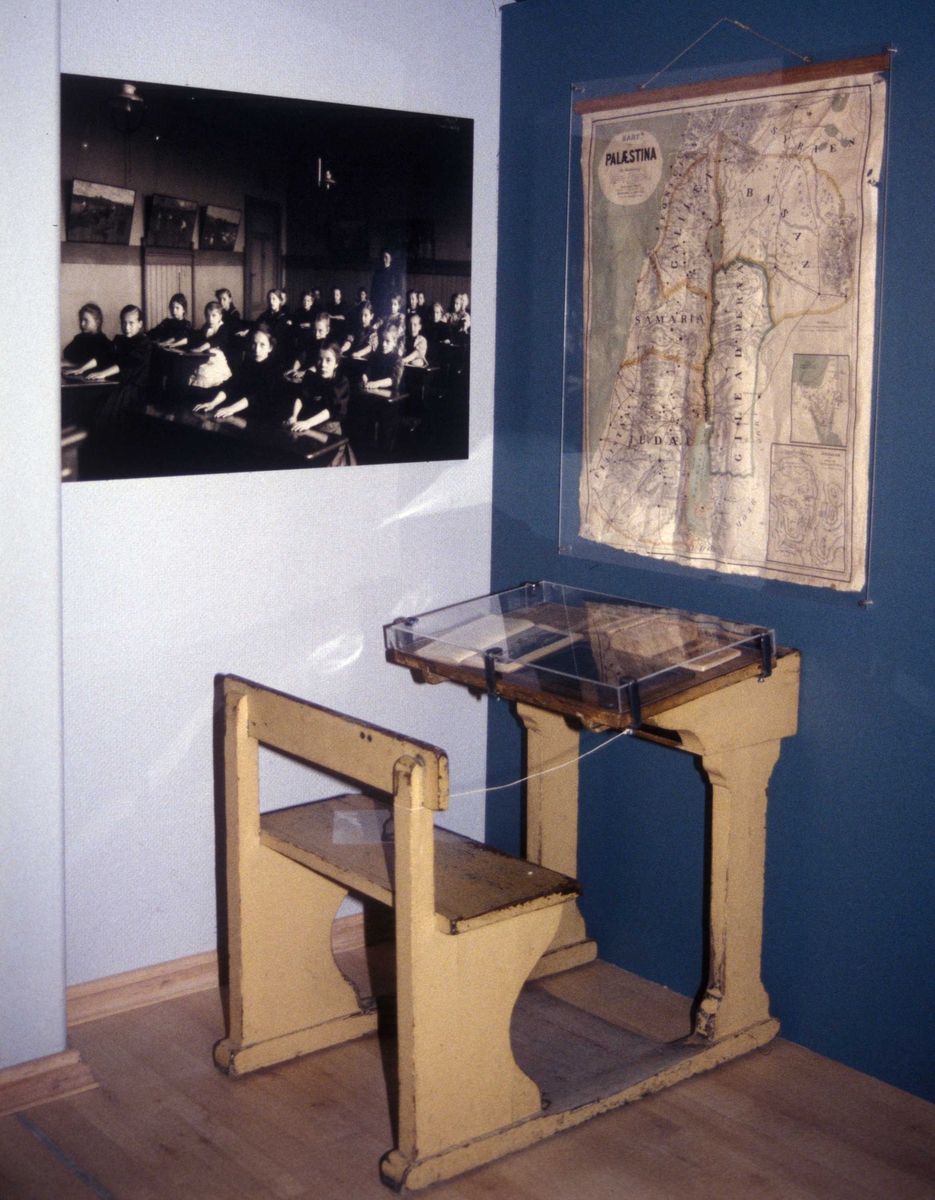 Fra utstillingen "Jakten på det norske" på Norsk Folkemuseum 1997.

