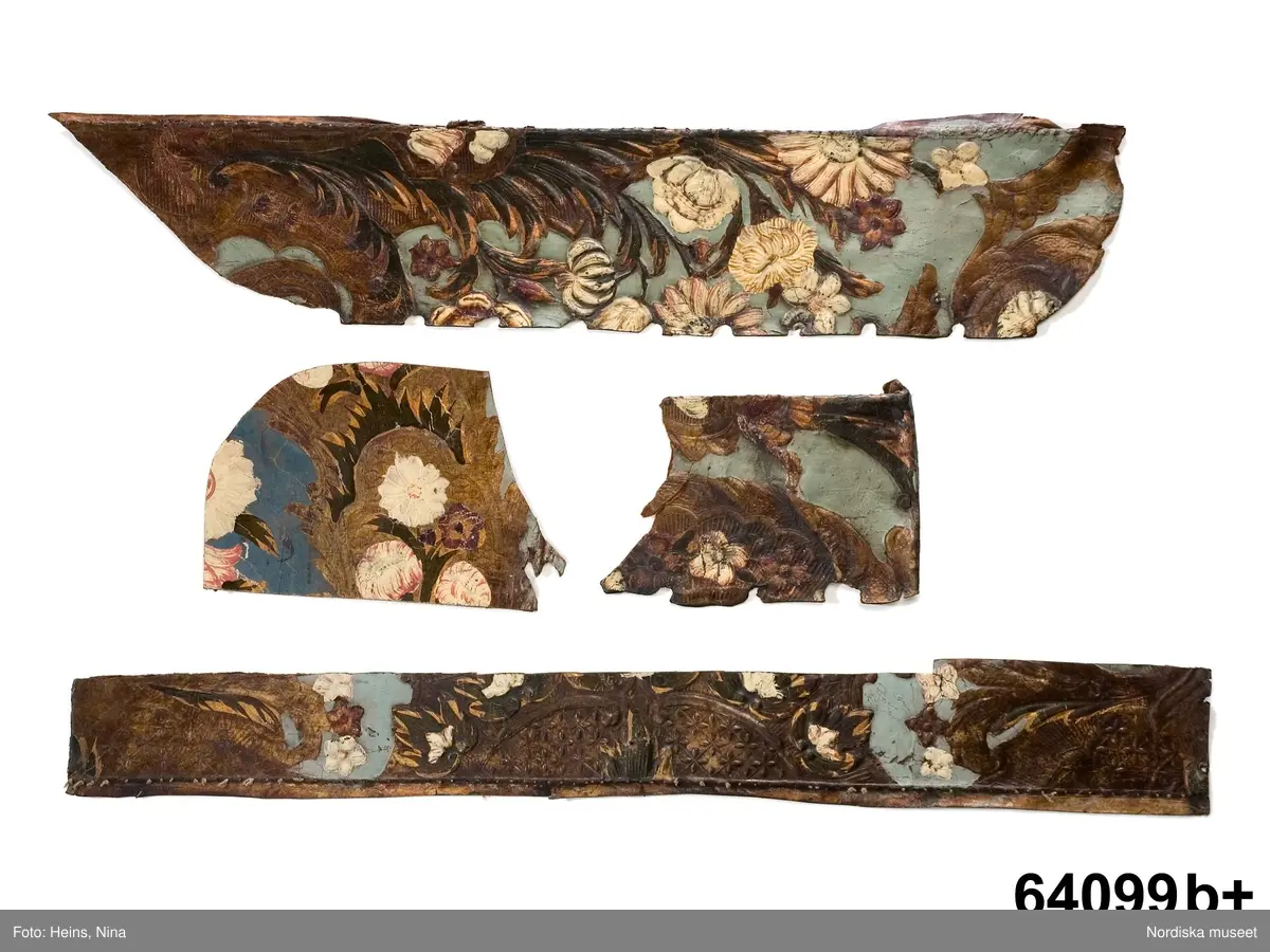 Växt, ros, tulpan, blad.
Frukt, druvklase, körsbär.
Djur, slända, fjäril.
Putto.