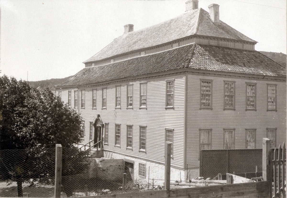 Hovedbygning, Husan, Farsund, Vest-Agder. Husan benyttes nå som rådhus.