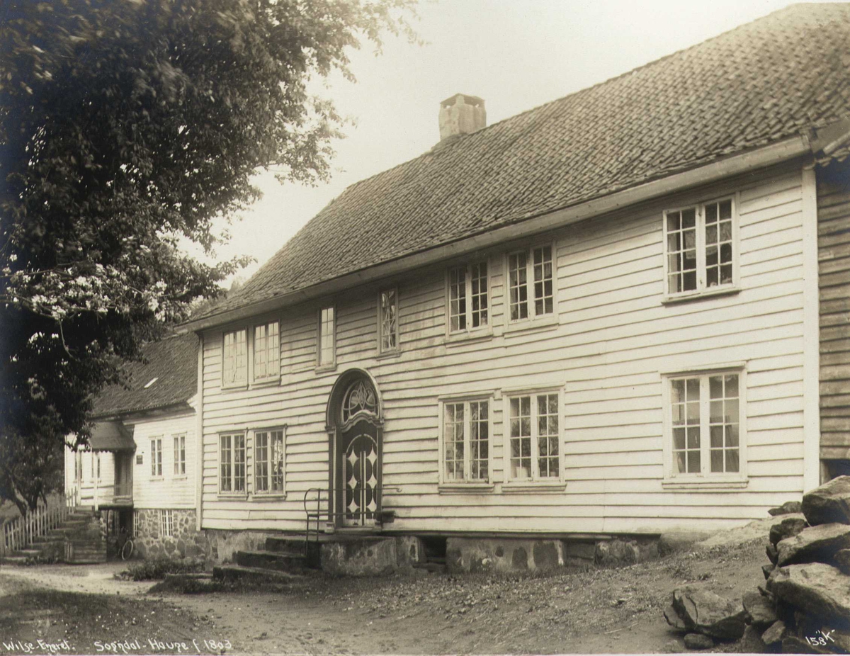 Sogndal Gamle Lensmannsgård, Hauge, Sokndal, Rogaland. Bygget 1803. Fotografert 1912.