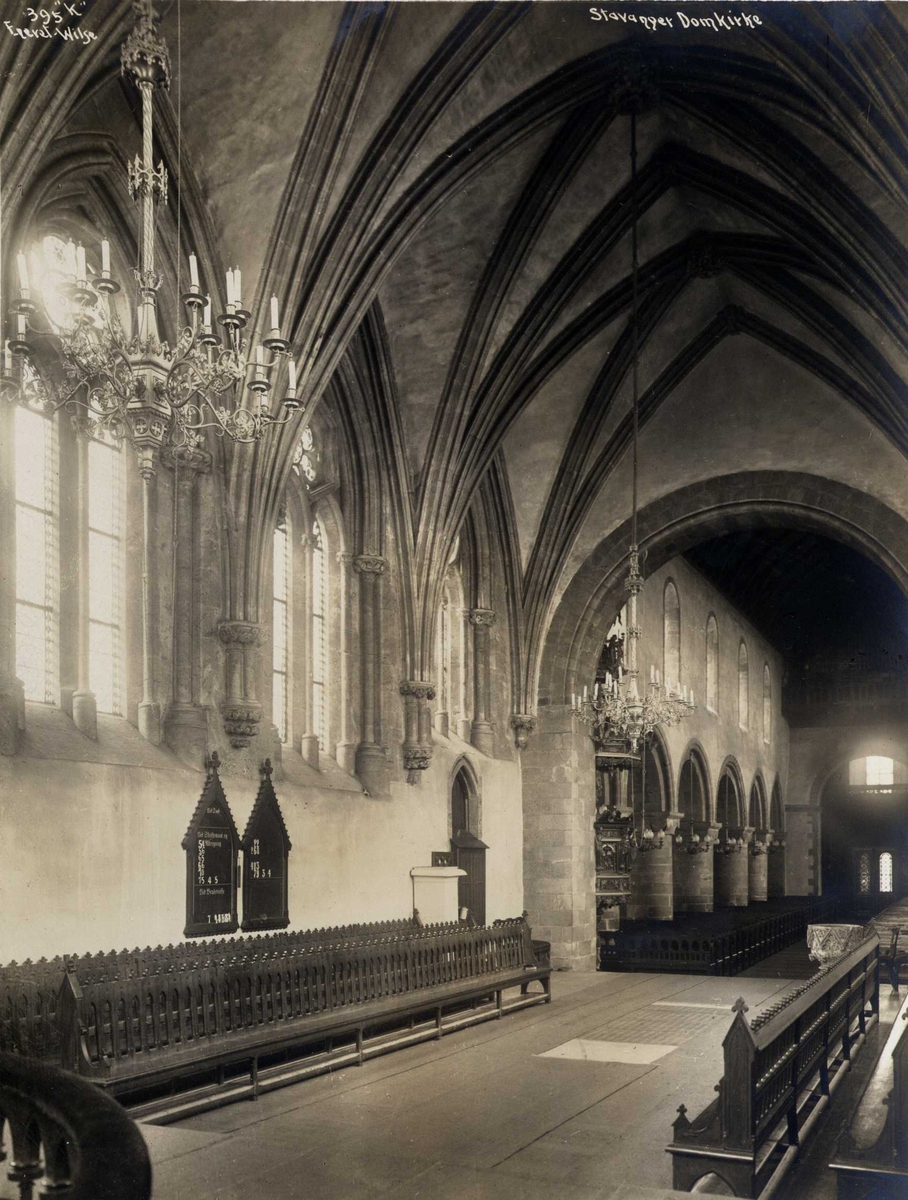 Kirkeinteriør med prekestol, Stavanger domkirke, Stavanger, Rogaland.