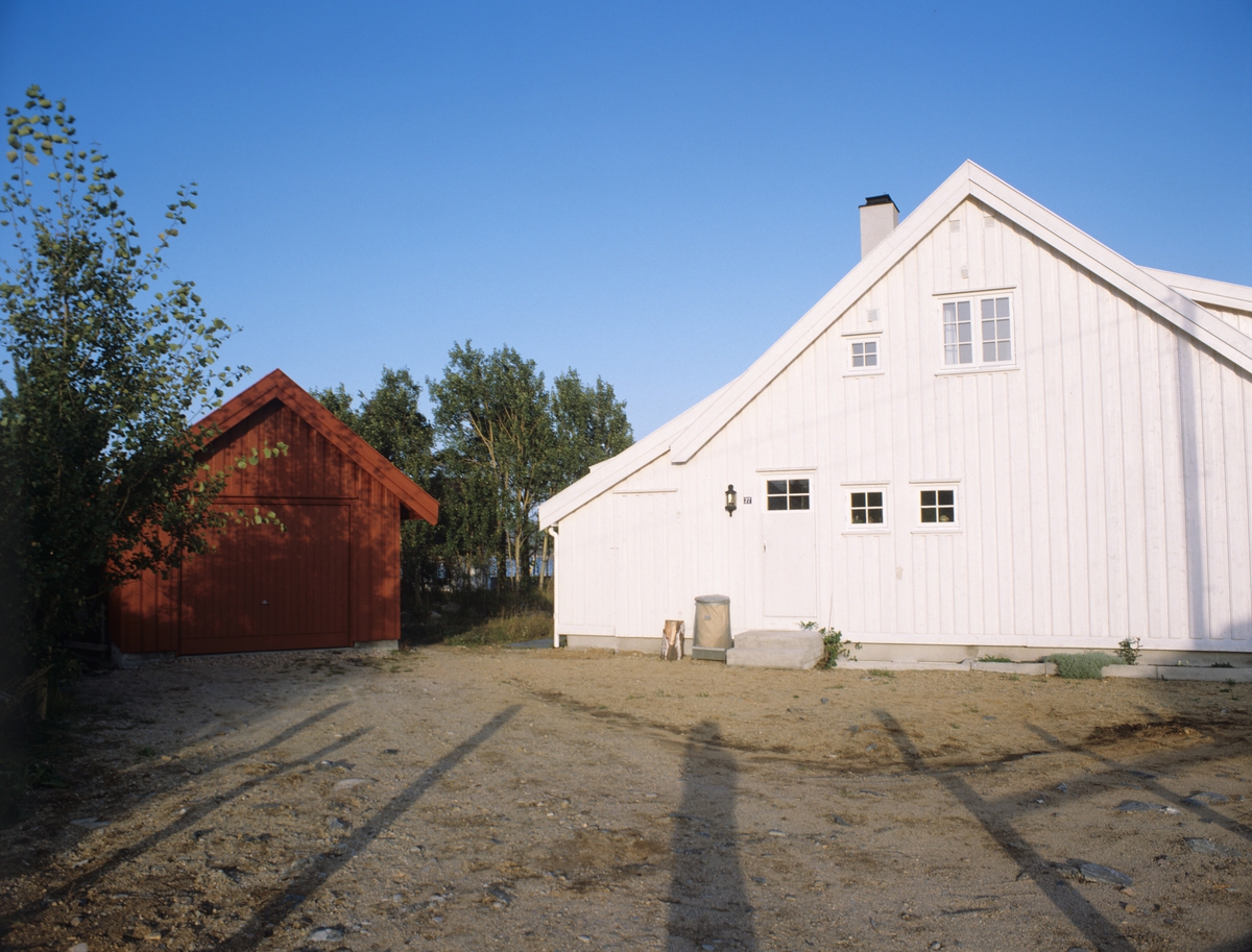 Garasje og enebolig, Bergshavn ved Lillesand. Illustrasjonbilde fra Bonytt 1983.