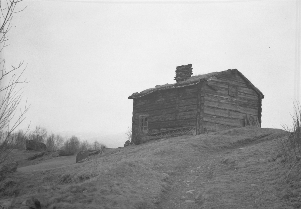 Husmannsplass, Snekkerhaugen, Mjøa, Oppdal, Sør-Trøndelag. Fotografert 1937. Fra album. 