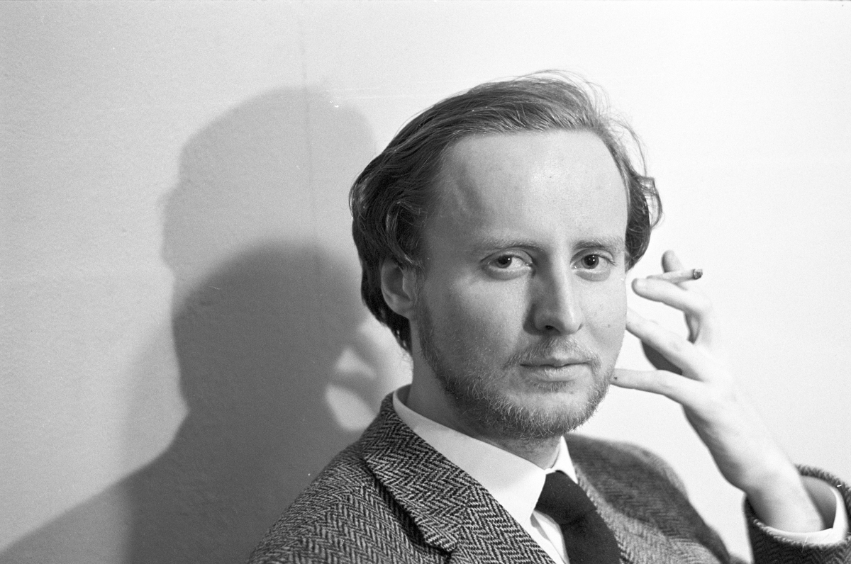 Serie bilder av Jo Inge Bjørneby, skiløper. Lars Grini er også her, til ...