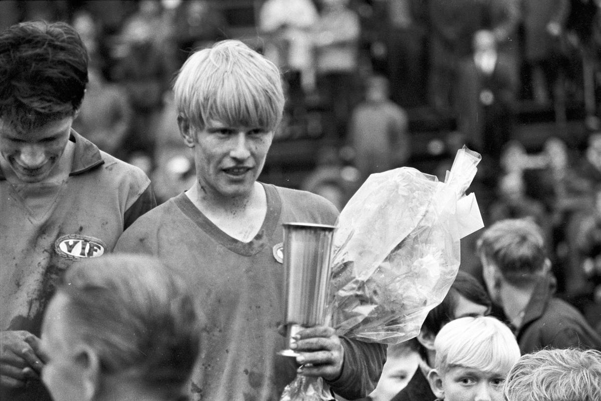 Serie. Fotball final jr.cup 1967, mellom Vålerenga og Manglerud. Fotografert 1967.