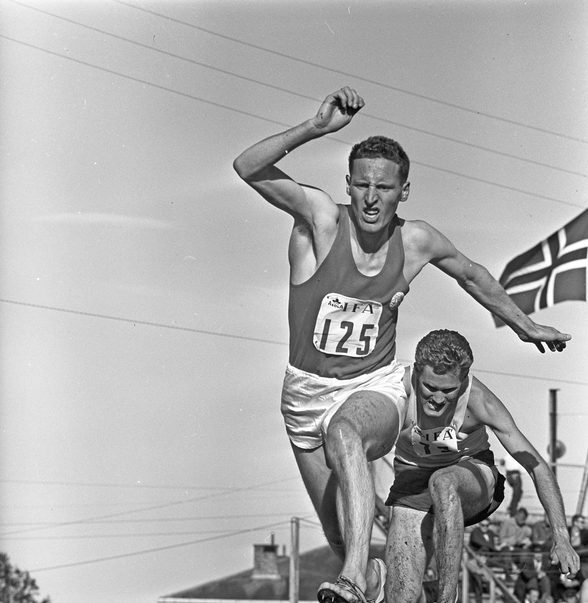 Serie. Sport. NM i friidrett på Gjøvik.
Fotografert 1964.
