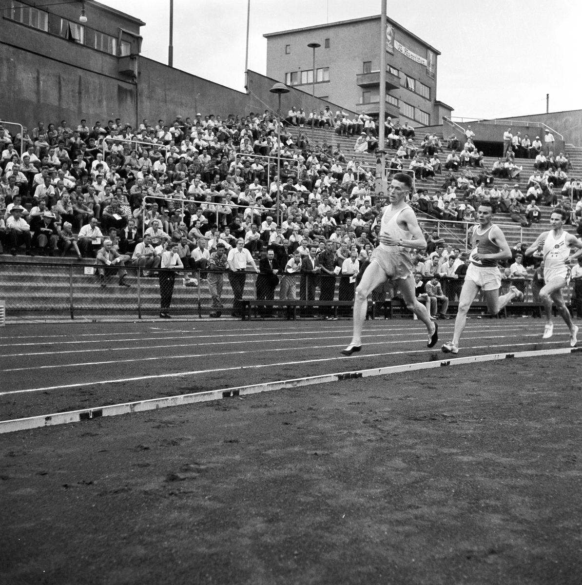 Serie. Oslolekene på Bislett.
Fotografert 1955. 
