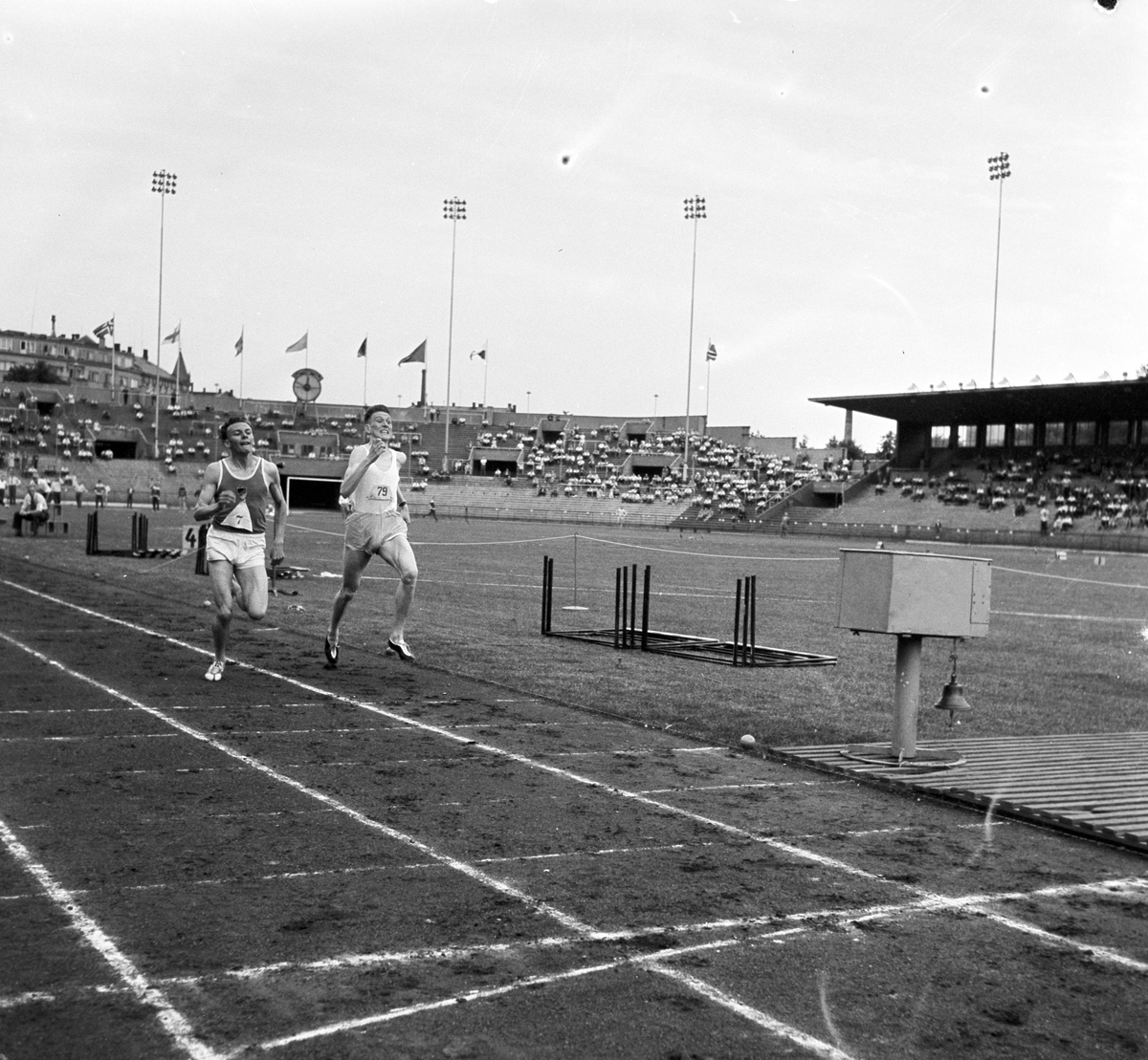 Serie. Oslolekene på Bislett.
Fotografert 1955. 
