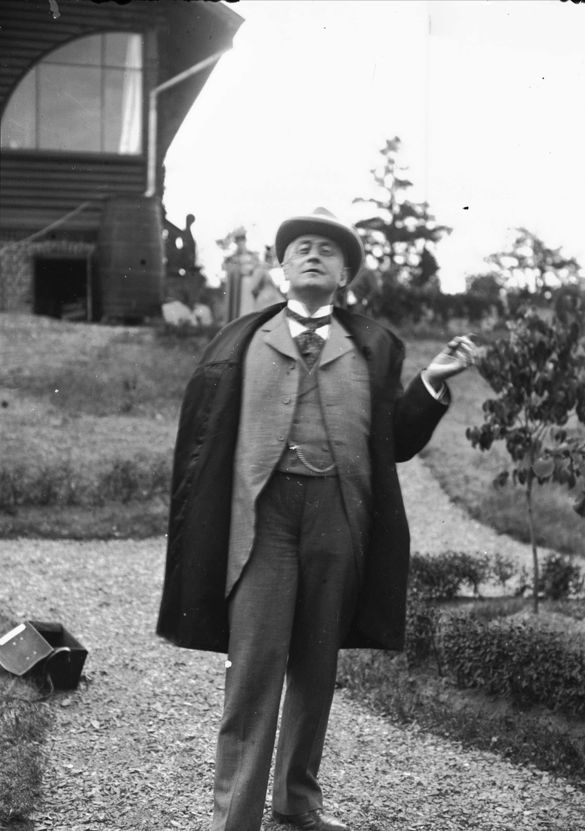 Serie bilder, noe fra Valdres, noe fra reise med båt til Trondheim og noe fra Fjelsæter(?). Familieliv, antagelig familien Lund ca 1899-1902.