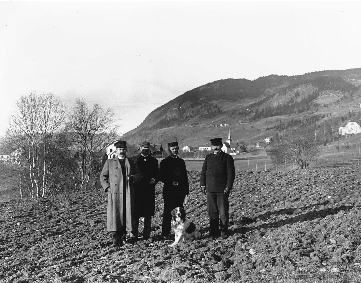 Serie bilder, noe fra Valdres, noe fra reise med båt til Trondheim og noe fra Fjelsæter(?). Familieliv, antagelig familien Lund ca 1899-1902.