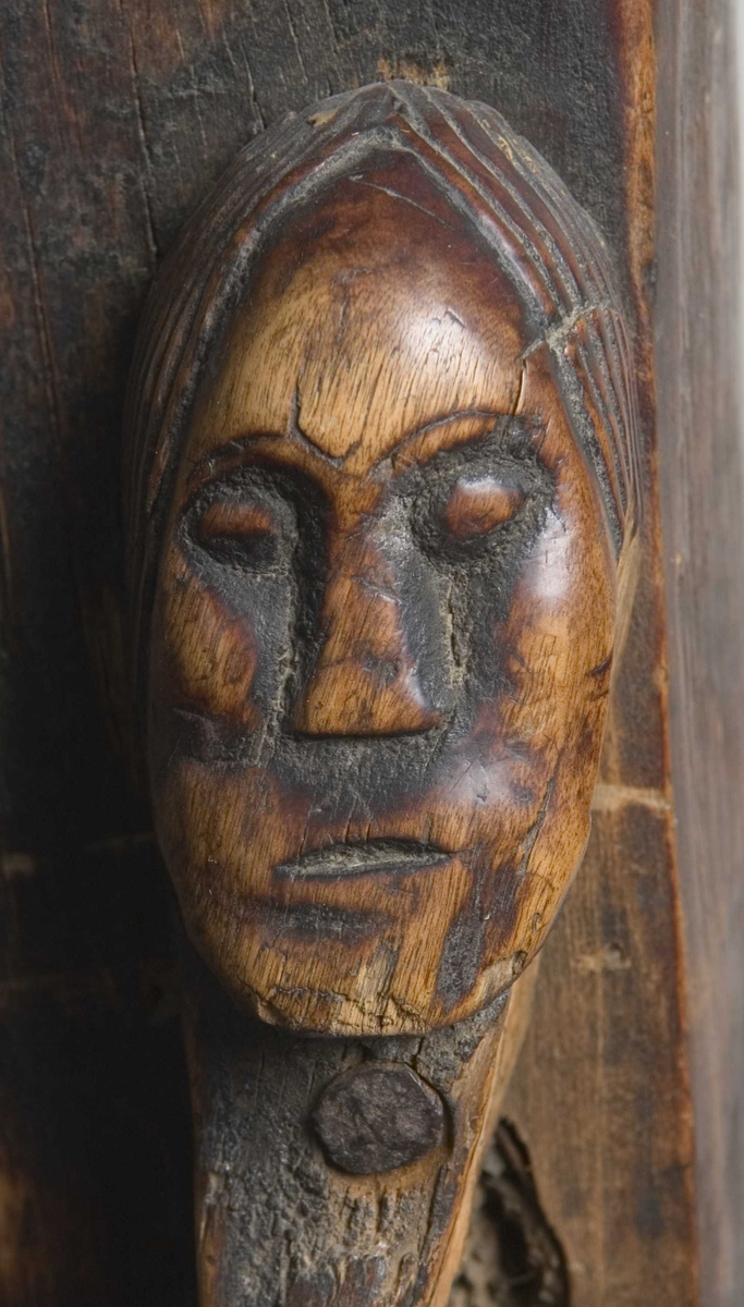 Serie bilder av kirkebenk, ca år 1250, antagelig fra Heddal stavkirke. 
I Norsk Folkemuseums samling, fra Kong Oscar IIs samlinger.