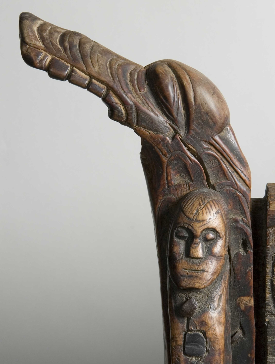 Serie bilder av kirkebenk, ca år 1250, antagelig fra Heddal stavkirke. 
I Norsk Folkemuseums samling, fra Kong Oscar IIs samlinger.