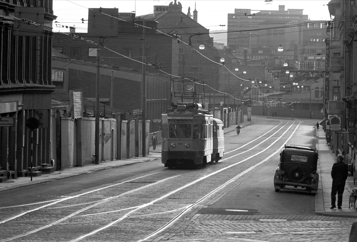 Serie. Bybilder med trafikk, Schweigaardsgate, Strømsveien, Etterstad og Vålerenga, Oslo