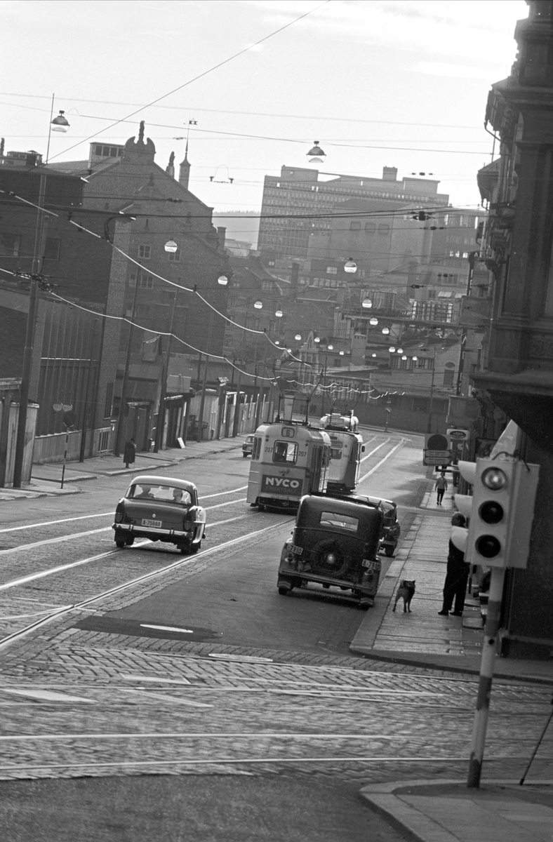 Serie. Bybilder med trafikk, Schweigaardsgate, Strømsveien, Etterstad og Vålerenga, Oslo